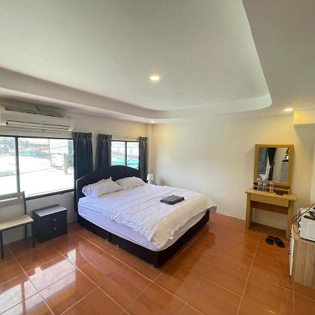 Hotel The Sports Lounge à Pattaya Extérieur photo