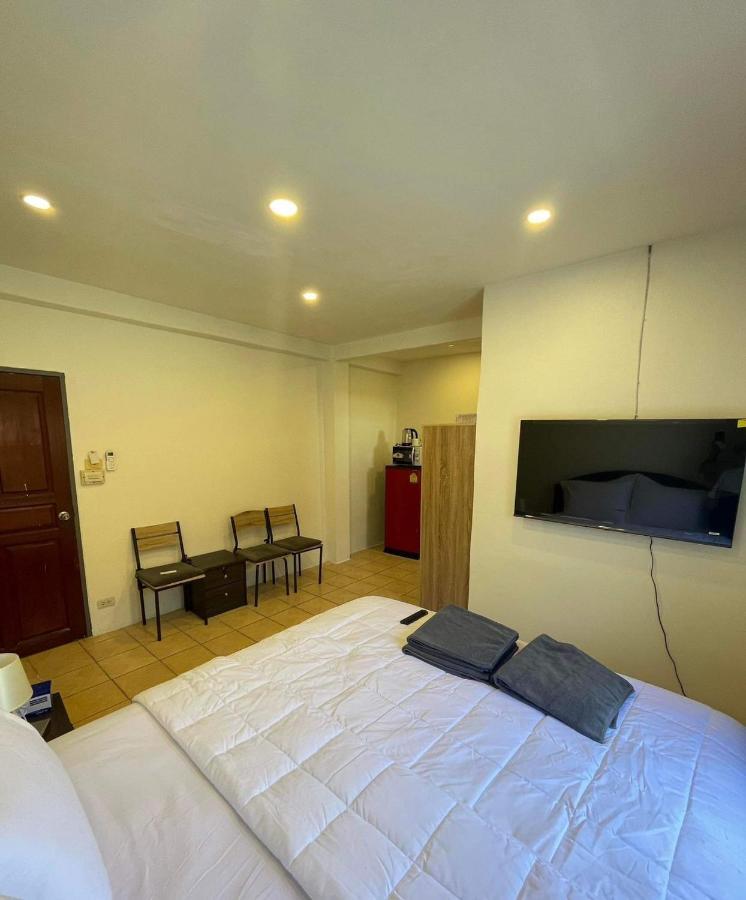 Hotel The Sports Lounge à Pattaya Extérieur photo