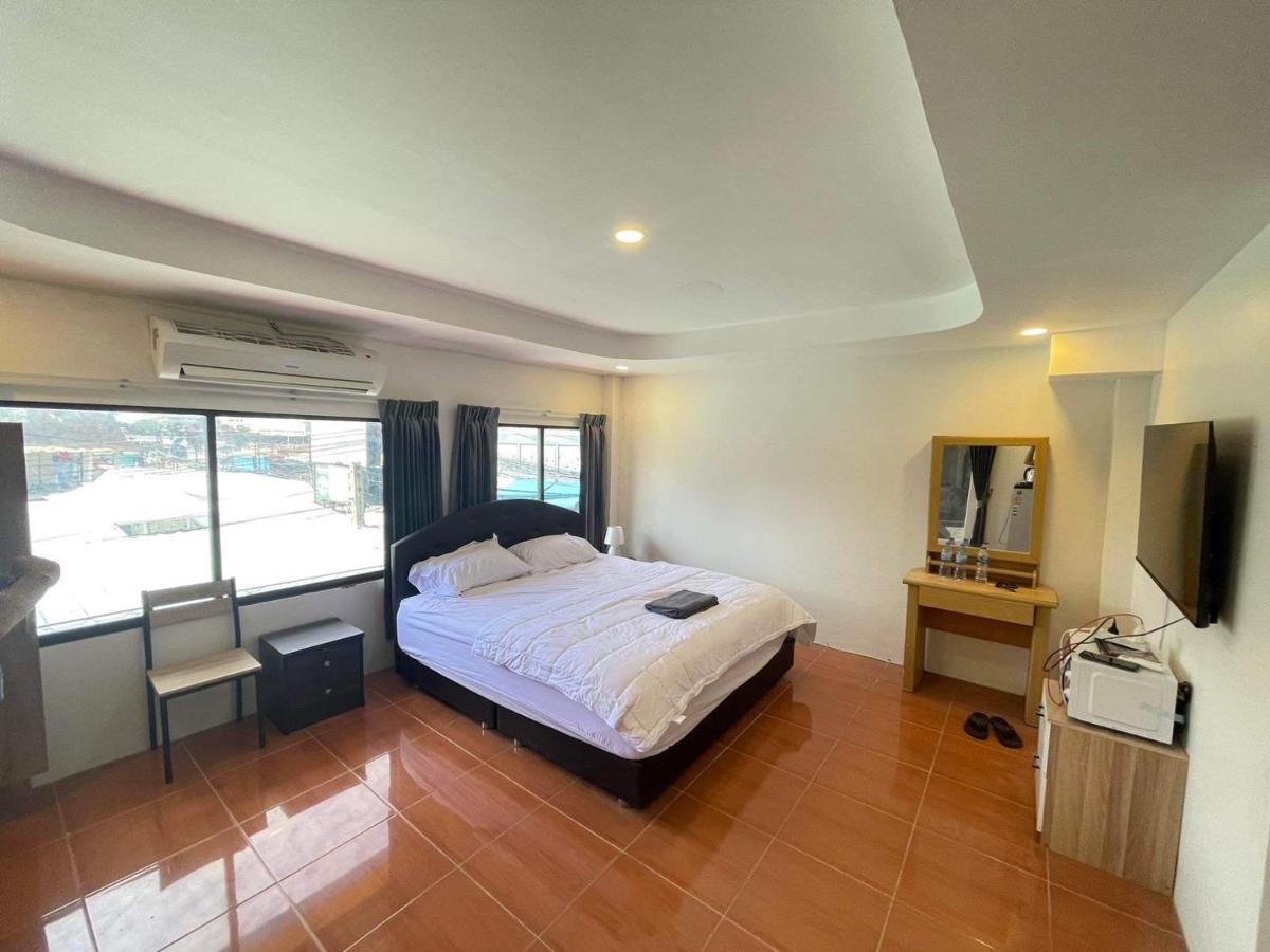 Hotel The Sports Lounge à Pattaya Extérieur photo